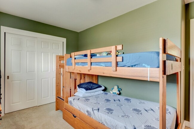 Building Photo - 3 Bed 2 Bath beautiful home on a corner lot in Admirals Cove
