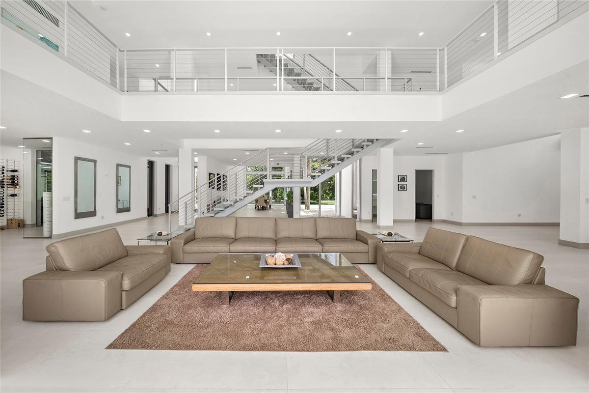 Building Photo - 17250 SW 52nd Ct