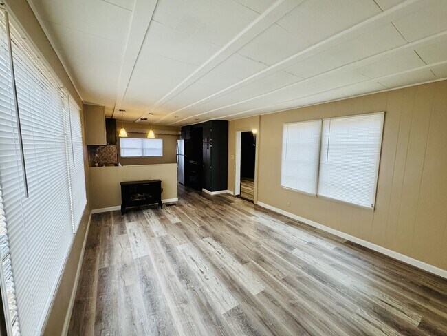 Building Photo - 6 Fox Ln