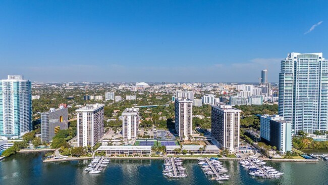 Building Photo - 1901 Brickell Ave