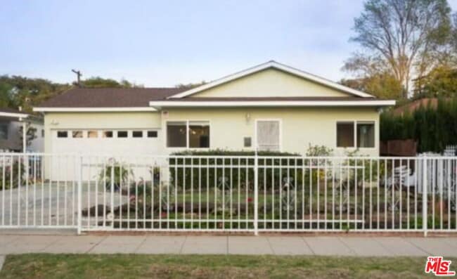 Primary Photo - 2620 Coolidge Ave