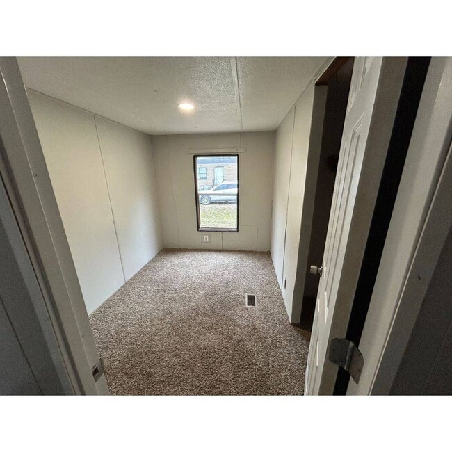 Building Photo - 4502 E Old Marion Hwy