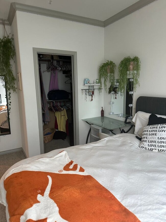 Building Photo - 1325 Summerset Ln