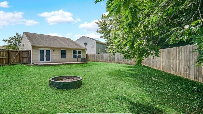 Building Photo - 4447 Connaught Dr E