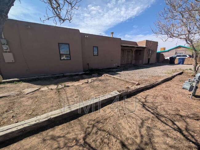 Building Photo - 2646 Floral Rd NW