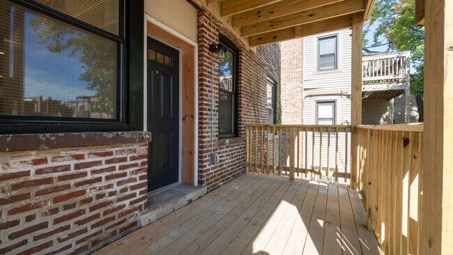 Building Photo - Newly Rehabbed 3-bedroom, 2-bath Gem with In-Unit Washer/Dryer! Discover Uptown Living.