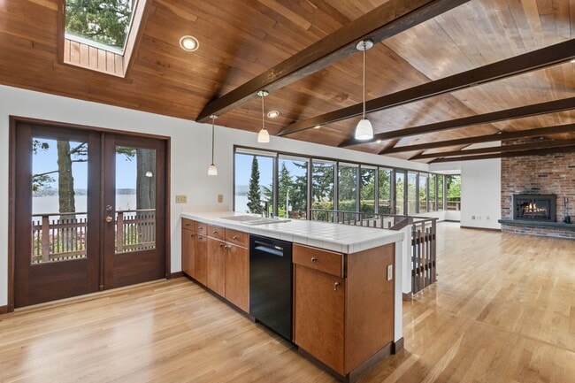 Building Photo - 4Bd/2.75Ba Seattle House