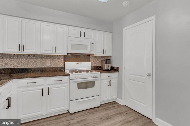 Building Photo - 3829 Chesterwood Dr