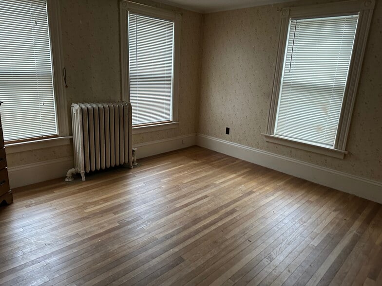 Building Photo - 5 Bayley Ave