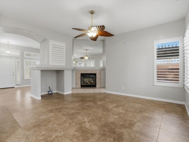 Building Photo - Spanish Springs Dream