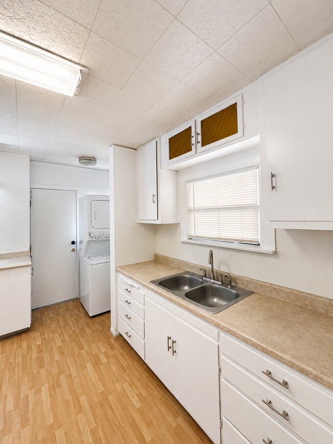 Building Photo - 120 H Ave