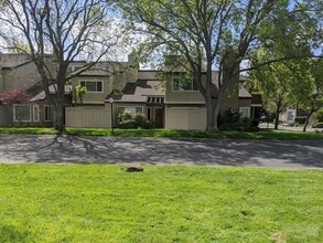 Building Photo - LOS GATOS  - Town House with designer upda...