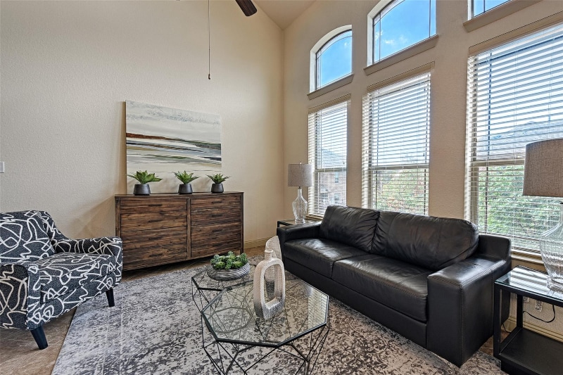 Building Photo - 1605 Brook Glen Dr