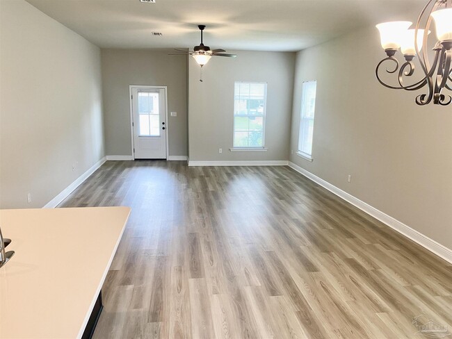 Building Photo - 831 Avellanas Dr