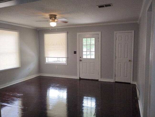 Building Photo - 1503 W 6th St