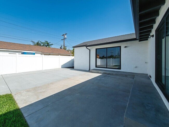 Building Photo - 6454 Gentry Ave