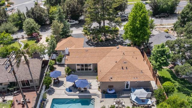 Building Photo - 2030 N Altadena Dr