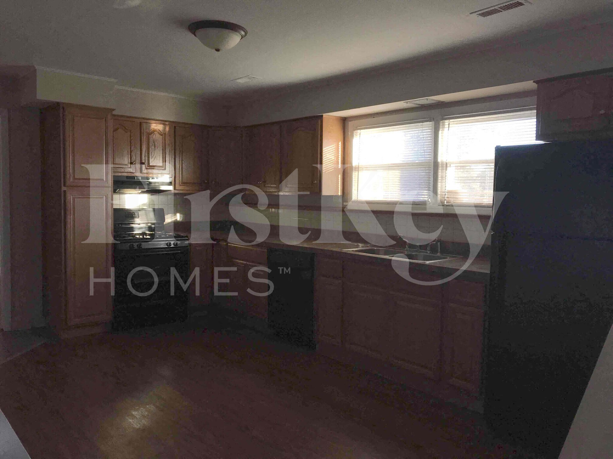 Building Photo - 752 W Hawley St