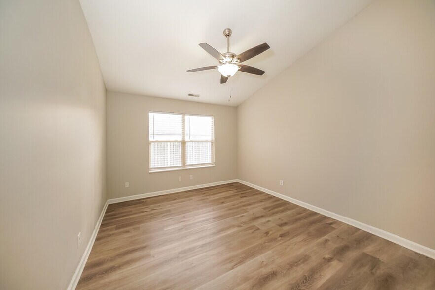 Building Photo - 1205 Turnbury Ln