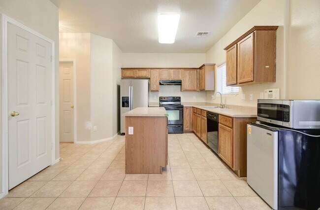 Building Photo - 17762 W Hearn Rd