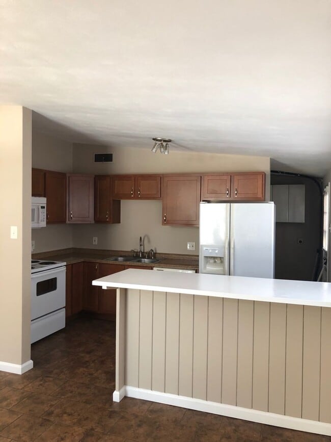 Building Photo - Bright and Spacious 4 Bedroom Home!