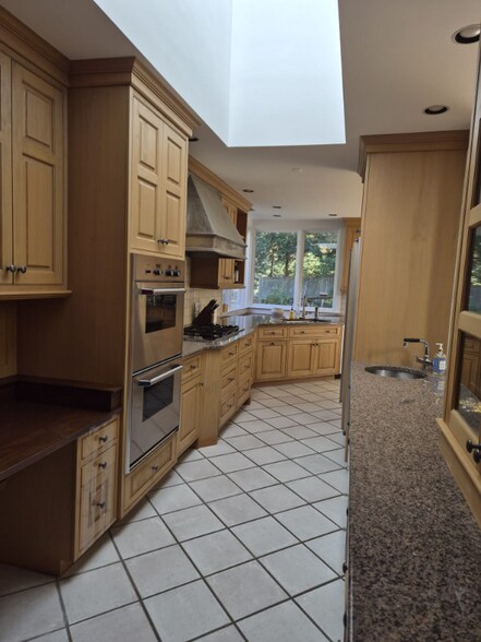 Building Photo - 423 Concord Rd