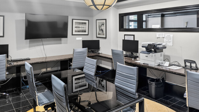 Building Photo - 10 E Ontario St