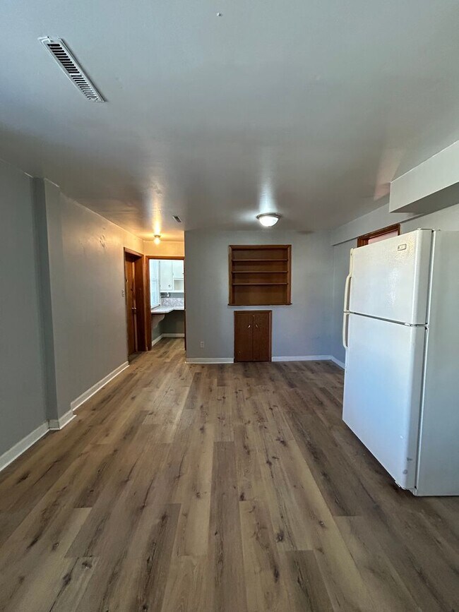 Building Photo - Black Milvus Rentals (6201 S. 42nd St.)