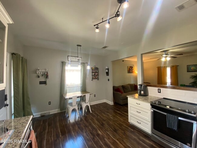 Building Photo - 1005 Don Ave