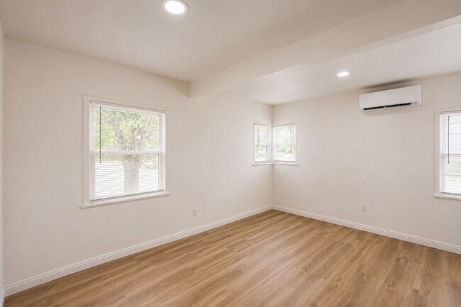 Building Photo - 4723 Arlington Ave