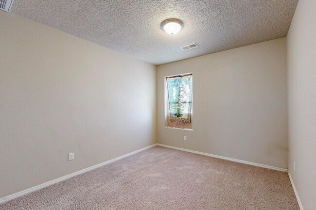 Building Photo - 221 Landing Trail