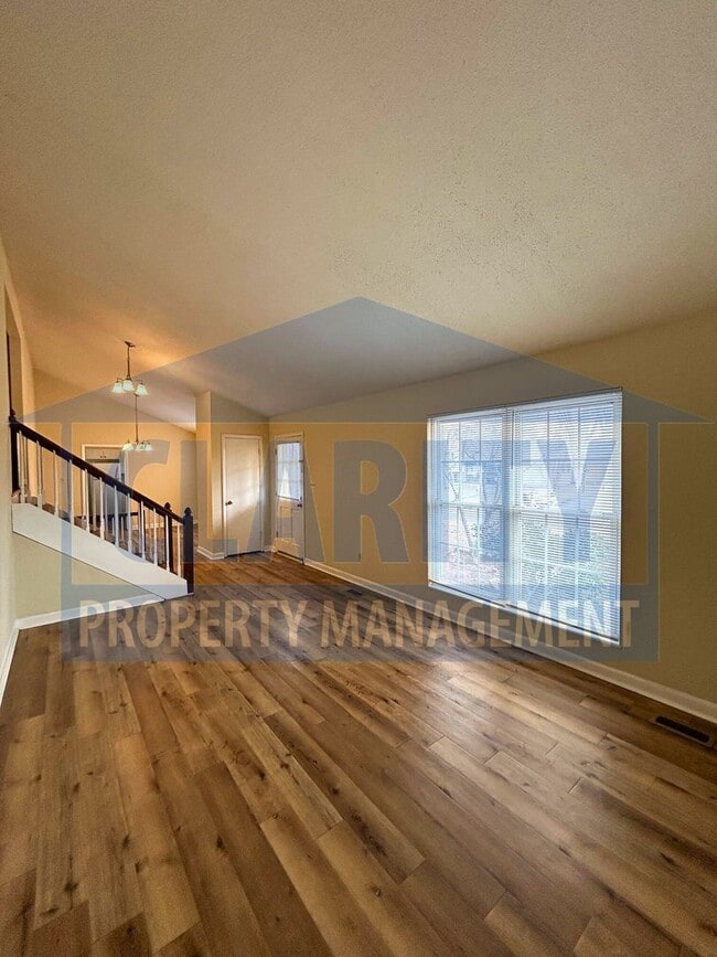 Building Photo - Three bedroom home w/ two bonus rooms!