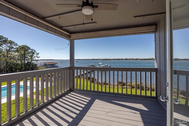 Building Photo - 14180 River Rd