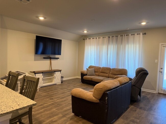 Building Photo - 127 Emerald Star Ln