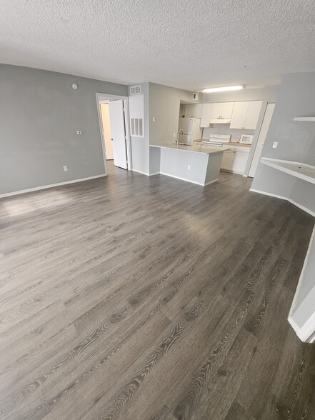 Building Photo - 4105 Tropical Isle Blvd