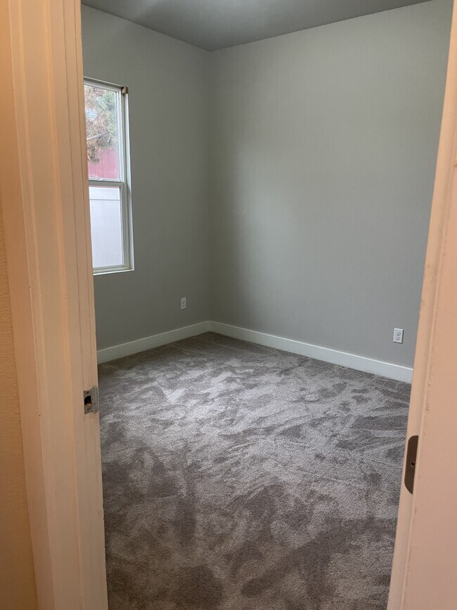 Building Photo - 447 N Baxter Way