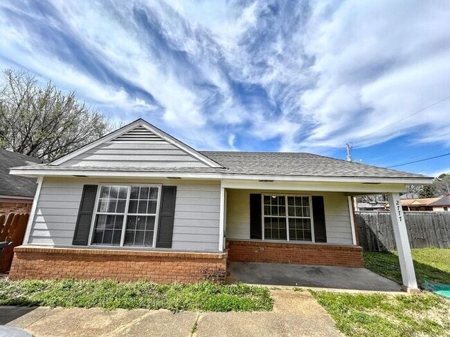 Primary Photo - 2777 Caffey St