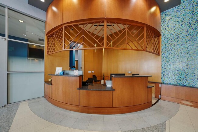 Building Photo - 777 N Ashley Dr