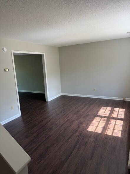 Building Photo - 2104 Fairview Rd