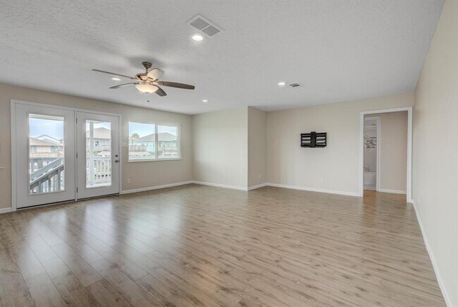 Building Photo - 1099 Redfish St
