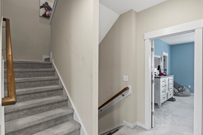 Building Photo - End Unit Townhome with many Upgrades - Downtown Wake Forest!