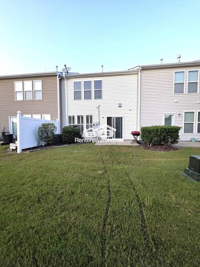 Building Photo - Beautiful 3-bedroom townhome in North Rale...