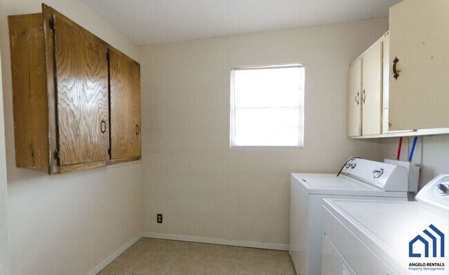 Building Photo - Affordable 3 bedroom 1 bath house COMING SOON!