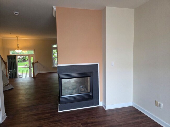 Building Photo - 308 Garden View Square