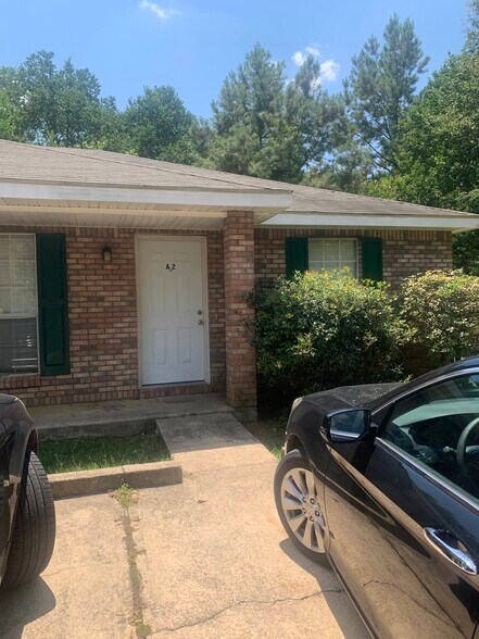 Building Photo - 213 Cox Ave