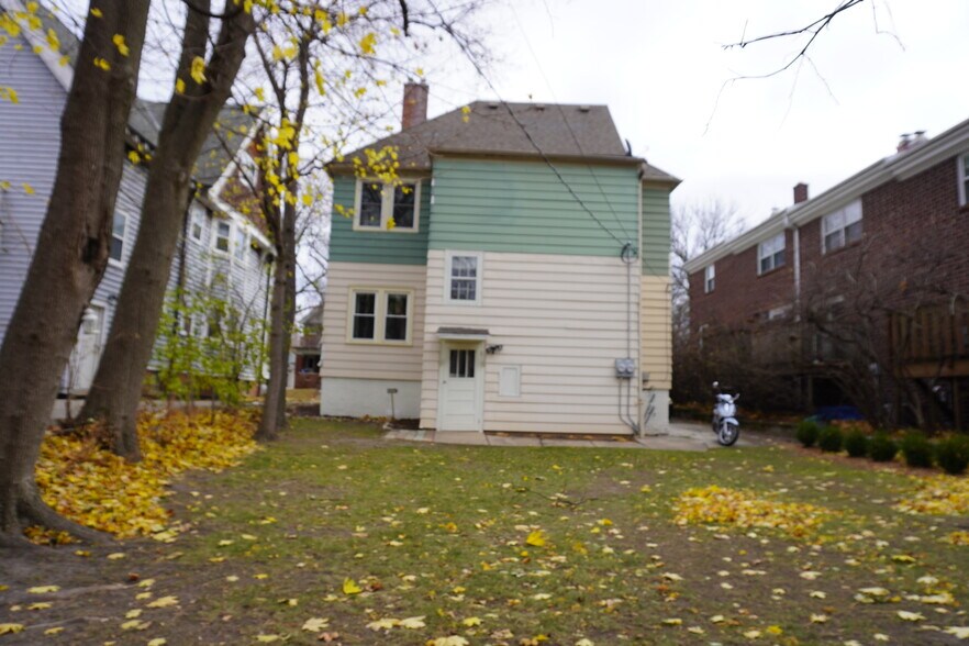 Back of the House - 2559 N Frederick Ave