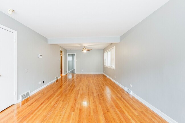 Building Photo - 7637 S Essex Ave