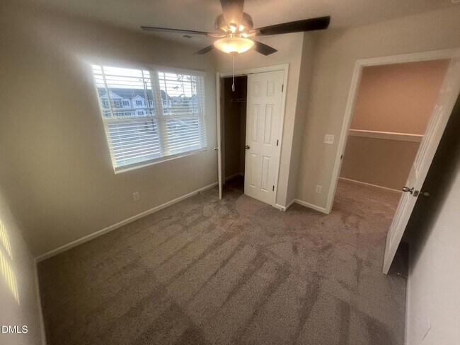 Building Photo - 1002 Peony Ln