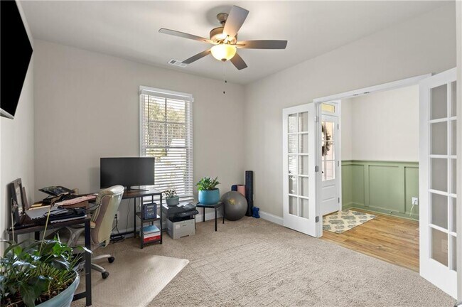 Building Photo - 2121 Charmond Dr