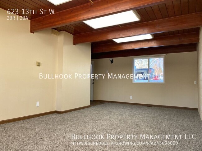 Building Photo - MOVE IN SPECIAL  - $300 off first full mon...